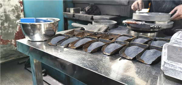 Preparation on Tungsten carbide Powder to make knives 